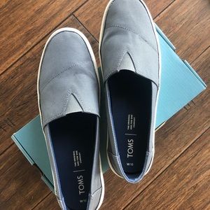 Slip-on sneakers